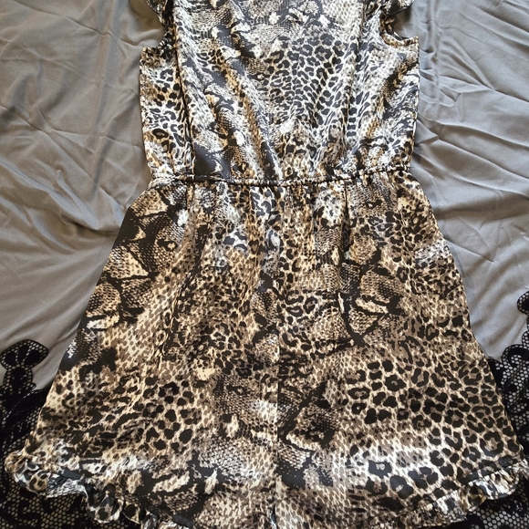 Hayden Leopard Romper - Picture 4 of 7